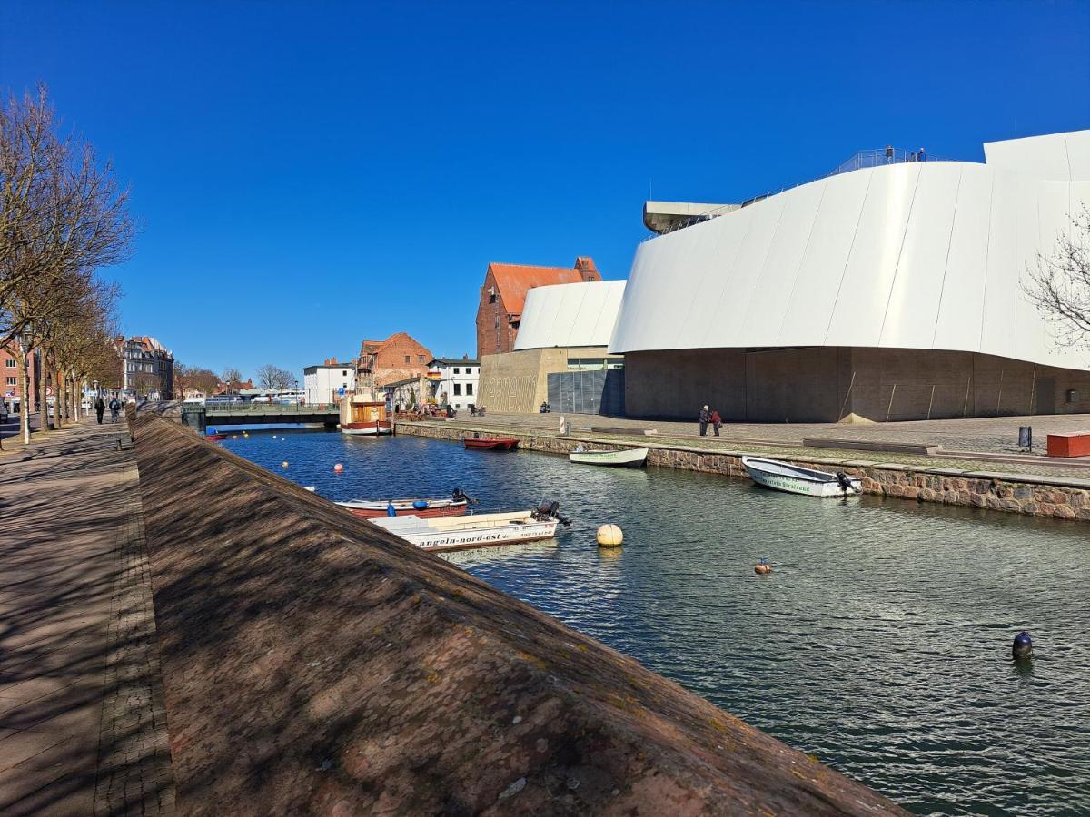 Апартаменты Schlafen Im Hafen Штральзунд Экстерьер фото